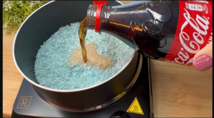 Uzmite običnu koka-kolu, naribajte komad sapuna i neka vam bude pri ruci ovaj kućni trik: KORISTIM GA GODINAMA I PREPORUČAM GA SVIMA!