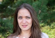 Čistila sam kuću i pronašla fasciklu koja mi je promenila život iz korena: Tajna koju su muž i svekrva 3 godine skrivali me je razorila