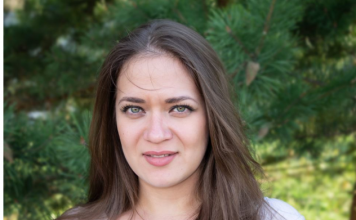 Čistila sam kuću i pronašla fasciklu koja mi je promenila život iz korena: Tajna koju su muž i svekrva 3 godine skrivali me je razorila