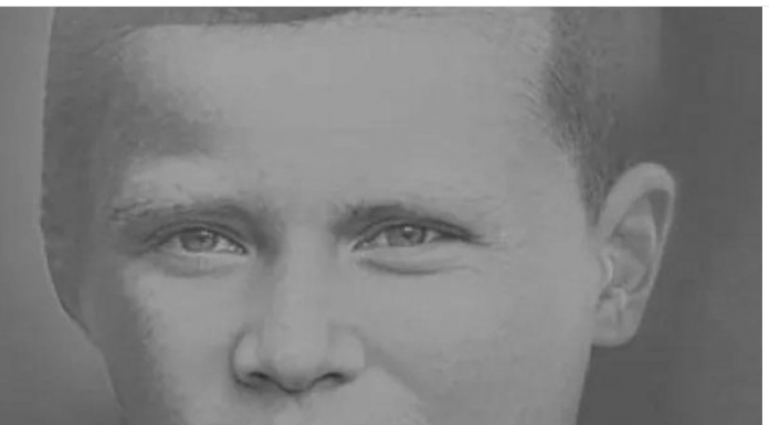 FOTOGRAFIJA IZ DJETINJSTVA: Možete li prepoznati našeg slavnog pjevača?