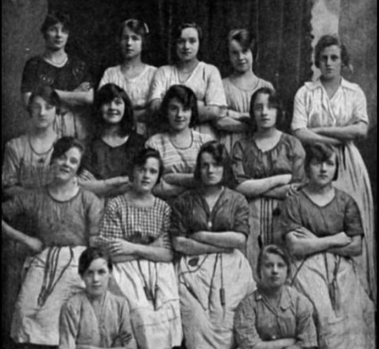 VIDITE LI JEZIV DETALJ NA SLICI STAROJ 117 GODINA? POGLEDAJTE DESNU STRANU: Kad Ugledate OVO ZALEDIT ĆETE SE OD ŠOKA