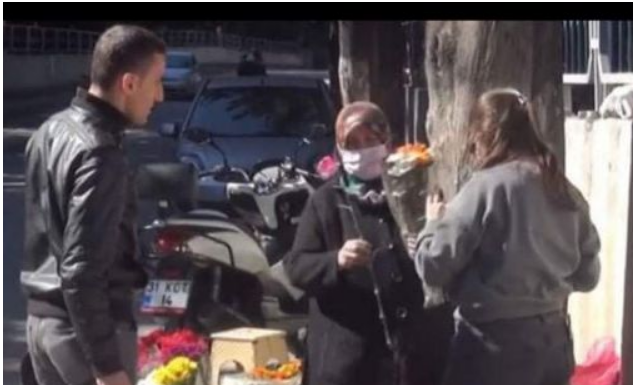 SIROMAŠNA MAJKA prodavala cvijeće na groblju da bi kćerki platila STUDIJE MEDICINE: Novinari su potražili njenu kćerku i ostali u šoku kad su SAZNALI KO JE ONA