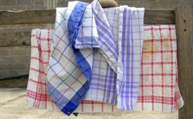 Kad god želi da izbijeli kuhinjske krpe, ubaci 1 sastojak u mašinu: POSLIJE PRANJA SIJAJU KAO NOVE