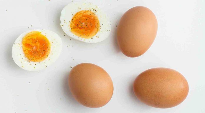 Genijalna caka da vam jaja više ne pucaju: Samo dodajte 1 sastojak u vodu u kojoj ih kuhate