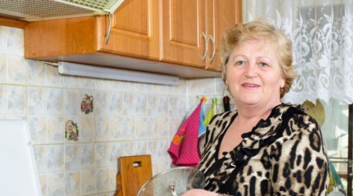 U inostranstvu smo radili 40 godina da sinu podignemo kuću: Sad njegova tašta mene i muža dočekuje kao goste u našoj kući