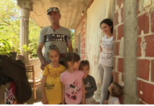 Nijedna SRPKINJA GA NIJE HTELA – Branislav je oženio albanku u 51. godini, i doveo je na selo – Rodila mu je četvoro dece, EVO kako danas žive…