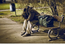 Dejanu prišao “klošar” na ulici i tražio mu pare za pivo, slučajno čuo muke našeg lekara i krišom mu pomogao: Kad je hirurg shvatio ko je prosjak – frapirao se