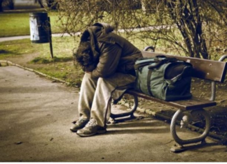 Dejanu prišao “klošar” na ulici i tražio mu pare za pivo, slučajno čuo muke našeg lekara i krišom mu pomogao: Kad je hirurg shvatio ko je prosjak – frapirao se