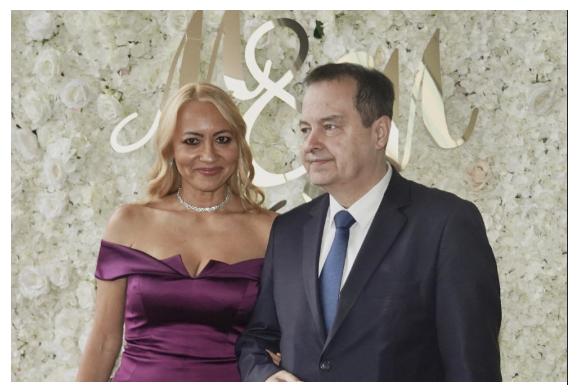 Ćerka Ivice Dačića prvi put sa roditeljima pred kamerama! Upoznajte Andreu Dačić: Odrasla je, ali odmah se vidi na koga liči (FOTO)