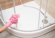 OLJUŠTIĆE KAMENAC kao da je kora banane: Zbog ove sitnice će vaša tuš-kabina izgledati kao da ste je tek kupili