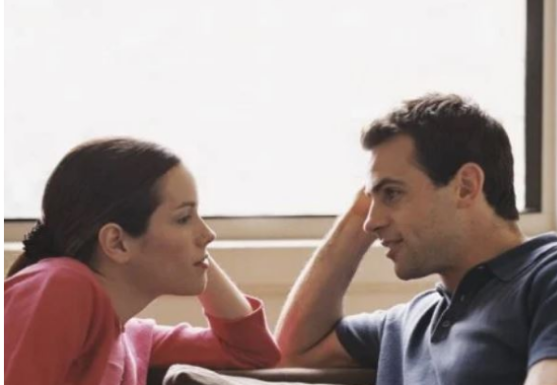 NIJEDNA SUPRUGA OVO NE VIDI: 10 ZNAKOVA DA VAS MUŽ VARA, obratite pažnju na broj 7