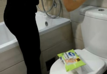 ŽENA SIPALA OVO U VODOKOTLIĆ I IZAZVALA BURU NA INTERNETU: Kupatilo joj miriše mjesecima, a trik nikad prostiji