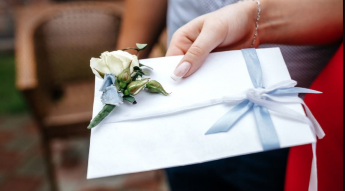 Milena iz Beograda odnela praznu kovertu na svadbu, pa ostala šokirana reakcijom mladenaca: “Preznojila sam se od sramote, a ono što je usledilo i danas pamtim”