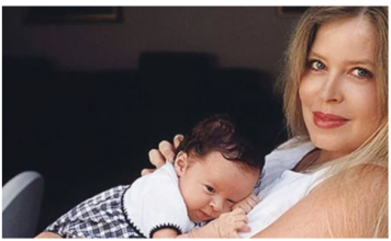 PoginuIa je mesec dana nakon porođaja, a od tada su prošle 22 godine: Evo kako danas izgleda ćerka Ene Begović – ista mati, prirodna Iepotica (Foto)