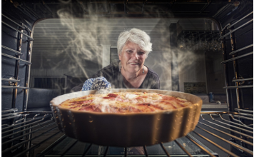 ZNATE LI KAKO SE ČISTE UNUTRAŠNJA STAKLA RERNE? Ne trebate ih skidati, evo u čemu je tajna (VIDEO)