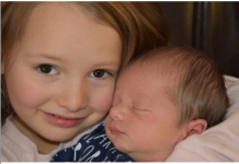 Beba je vrištala kad god je starija sestra zagrli: Roditelji našli ćerku na podu, a onda otkrili jezivu istinu