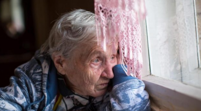 “Dala sam im sve, samo stan nisam”: Ćerke napale baku Radmilu, a kad im je rekla razlog, izvrijeđale je