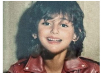 Samo je oči odaju: Ni za sto života nećete pogoditi ko je pjevačica sa slike! (Foto)