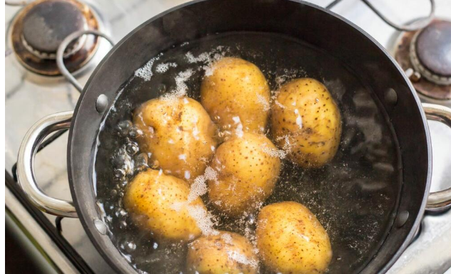 ŽENE ZAPIŠITE 0VAJ RECEPT: VODA OD KUHANOG KROMPIIRA ĆE RIJEŠITI VAŠ NAJVEĆI PROBLEM