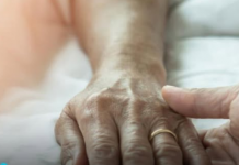 Stručnjaci otkrili: ‘Ovaj simptom na rukama pokazuje da je neko blizu smrti’