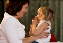 Dijete koje nije imalo dovoljno majčinske ljubavi u životu razvija 10 loših osobina, a jedna je najgora