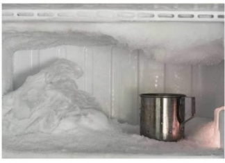 AKO VAM SE LED NAKUPLJA U ZAMRZIVAČU, SAMO UBACITE OVU NAMIRNICU: Nestaće kao rukom odnešen