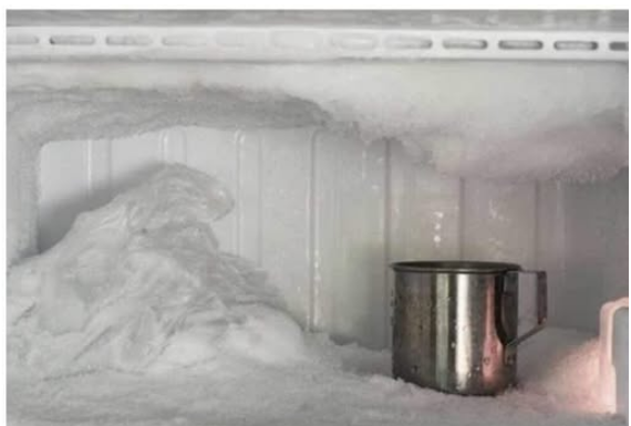 AKO VAM SE LED NAKUPLJA U ZAMRZIVAČU, SAMO UBACITE OVU NAMIRNICU: Nestaće kao rukom odnešen