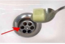 Bacite ga u sudoper i odvod se više nikada neće začepiti! (Neverovatno)