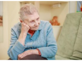 Majka mi je dementna i moja deca je se plaše: Ne žele više da je vide, a ja se osećam kao da sam loš sin