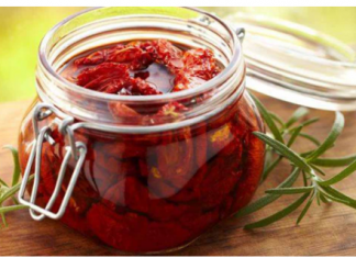 SUŠENI PARADAJZ U ULJU – OKUS KOJI ODUŠEVLJAVA SVAKI ZALOGAJ!