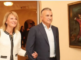 KAD TI JE SIN NOVAK ĐOKOVIĆ – U ovoj velelepnoj vili žive Dijana i Srđan: Unutra je čist glamur, a dvorište je kao iz bajke, pogledajte samo (foto)