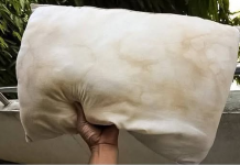 Kako ukloniti fleke od znoja sa jastuka: Svako treba da zna ova TRI trika i zaboravi na uporne žute mrlje