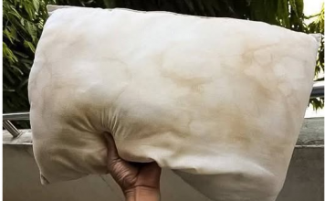 Kako ukloniti fleke od znoja sa jastuka: Svako treba da zna ova TRI trika i zaboravi na uporne žute mrlje