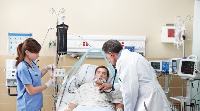 ODBILA JE DA SKINE MUŽA SA APARATA: Nakon 3 godine on se PROBUDIO i rekao joj SAMO JEDNU reč!