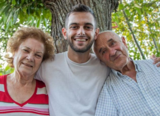 “Javno se odričemo našeg sina, on, zajedno sa snajkom, za nas više jednostavno ne postoji”: Roditelji se odrekli sina preko novina a njegova reakcija šokira