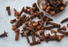 TO JE RAZL0G ZAŠTO SAM POČEO ŽVAKATI KLINČIĆE SVAKI DAN: MORAM ZAHVALITI MAJČINOJ LJEKARNICI NA OVOM SJAJNOM SAVJETU