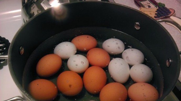 NIKADA NE PROSIPAJTE VODU U KOJOJ SU SE KUHALA JAJA! Pravo Je Blago, A Kada Vidite Zašto Koristićete Je Dok Ste Živi