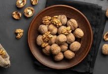 Kuhani orasi: Prirodni napitak koji može podržati vaše zdravlje Kuhani orasi: Prirodni napitak koji može podržati vaše zdravlje