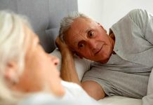 Da li je istina da muškarci poslije 50-te NE MOGU MEDA u krevetu – evo do koje godine su u punoj snazi