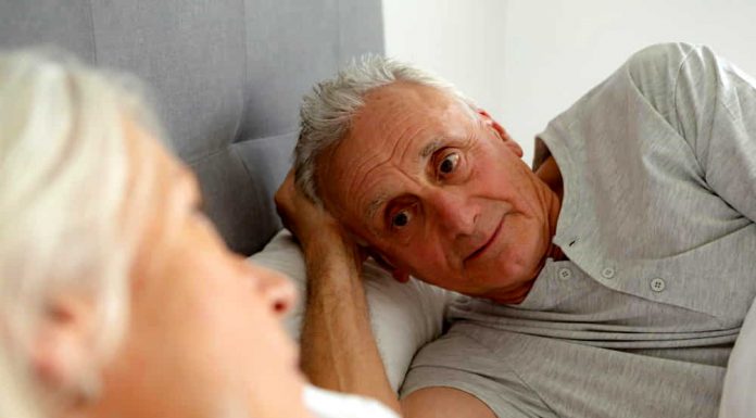 Da li je istina da muškarci poslije 50-te NE MOGU MEDA u krevetu – evo do koje godine su u punoj snazi