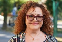 Da li se ovako oblači žena u šezdesetim? Ana Bekuta novim stajlingom izazvala haos na Instagramu, da li biste vi nosili ovo na glavi? (FOTO)