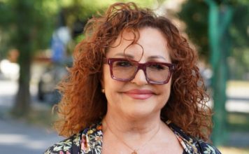 Da li se ovako oblači žena u šezdesetim? Ana Bekuta novim stajlingom izazvala haos na Instagramu, da li biste vi nosili ovo na glavi? (FOTO)