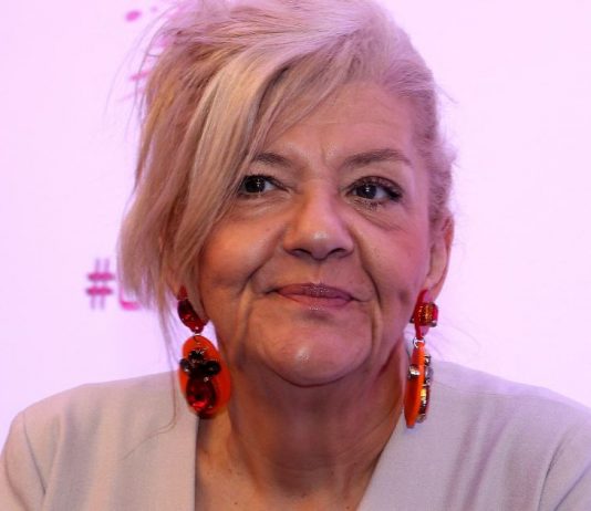 Nakon što je Futa povredio Marina je napisala ovu pesmu i dala našoj velikoj zvezdi: Sad je evergrin, a niko ne zna da krije njenu istinitu priču