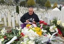 Sin Halida Bešlića otišao na očev mezar: Iznenadio se kada je vidio šta ga je zateklo