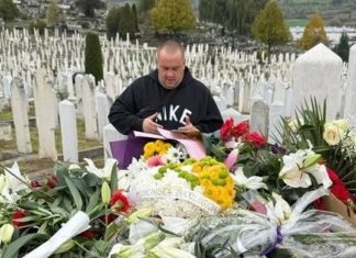 Sin Halida Bešlića otišao na očev mezar: Iznenadio se kada je vidio šta ga je zateklo