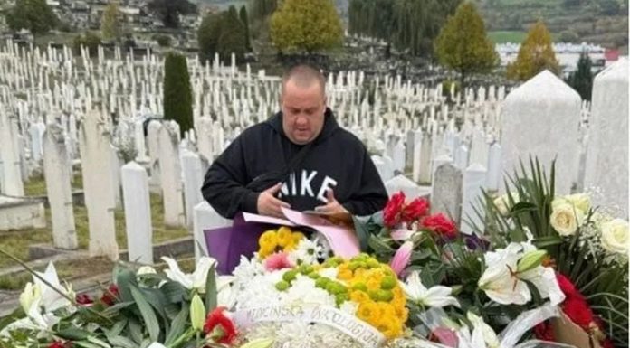 Sin Halida Bešlića otišao na očev mezar: Iznenadio se kada je vidio šta ga je zateklo