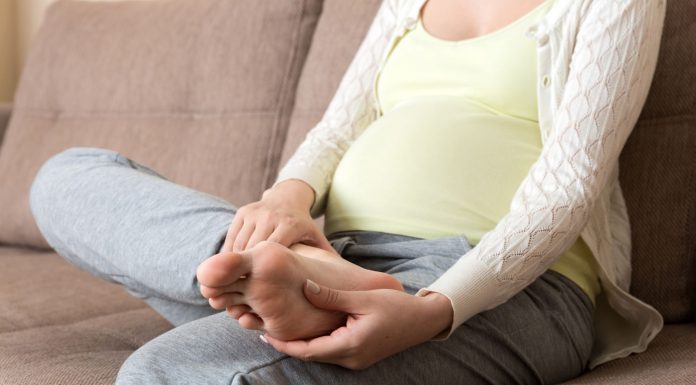 DA LI VAM SE GRČE PRSTI NA STOPALIMA? Evo Na Šta Vas To Upozorava, Može Biti Znak Većih Problema