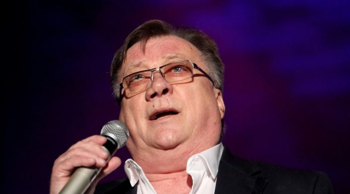 Ovoj pevačici je Halid Bešlić davao novac kad se lečila od raka: Bio je jedan od 5 kolega koji su došli na njenu sahranu i time osvetlao obraz estradi