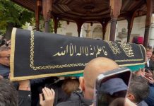 EVO ŠTA ZNAČE TRI OBELEŽJA NA SANDUKU HALIDA BEŠLIĆA: Najprepoznatljiviji simbol Bošnjaka, a na drvenoj tabli stoji samo OVO