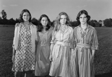 Punih 40 godina, svake godine ove četiri sestre su se slikale na istom mjestu, zadnja fotografija će vas rasplakati